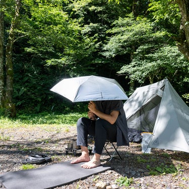 エバニュー EVERNEW 晴雨兼用 トレイルシェイド Trail Shade EBYR774_050 2026-2027 使用イメージ