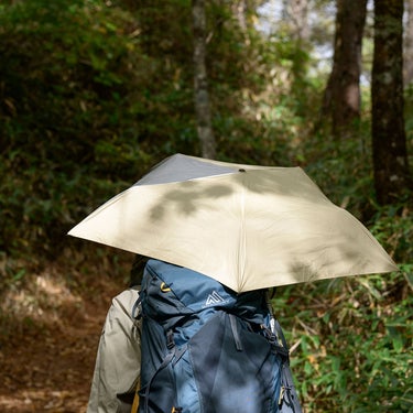 エバニュー EVERNEW 晴雨兼用 トレイルシェイド Trail Shade EBYR774_360 2026-2027 使用イメージ
