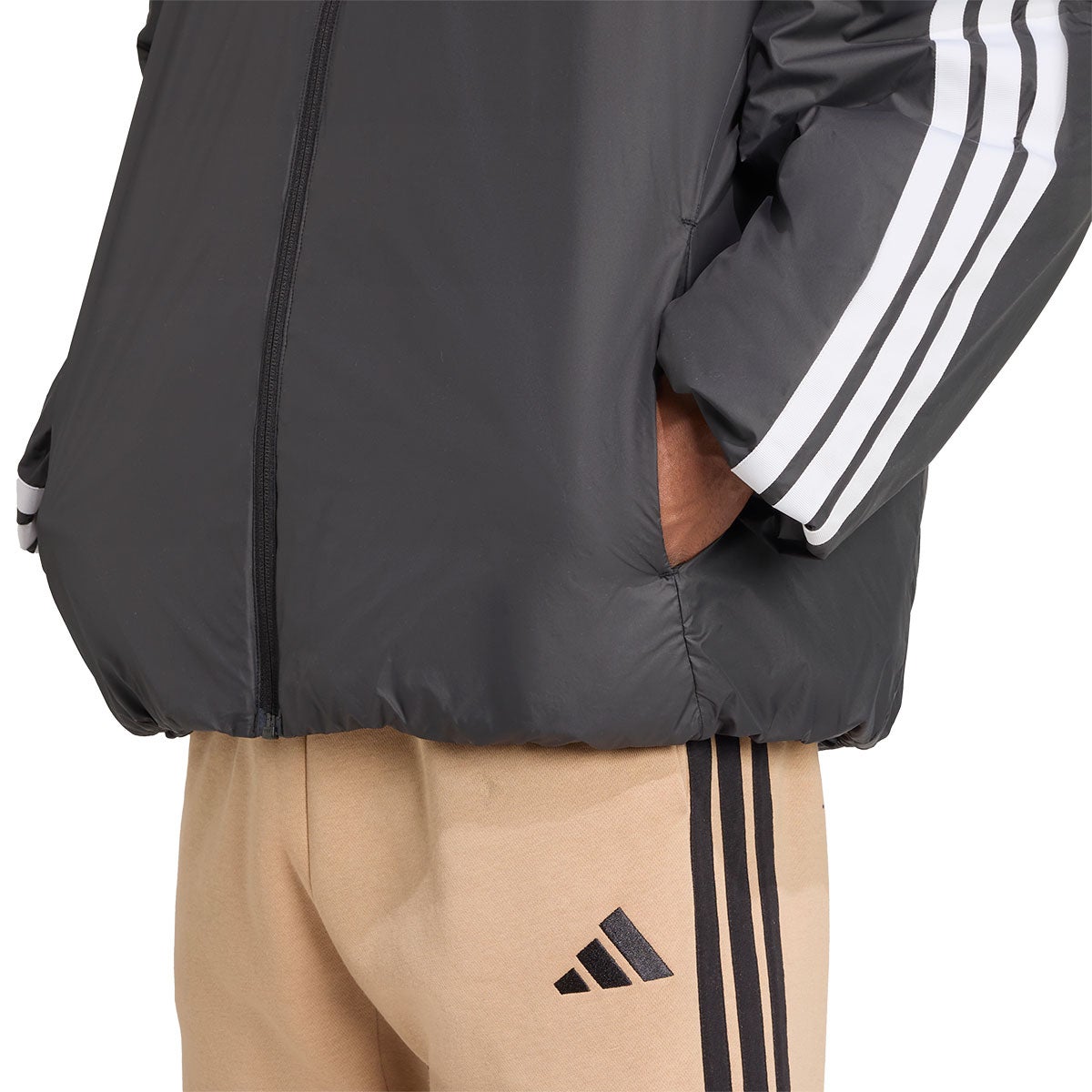 アディダス adidas エッセンシャルズ クライマウォーム スリーストライプス インサレーション フードジャケット 中綿ジャケット KLK10 着用イメージ
