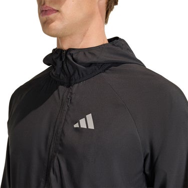 アディダス adidas Adi365 ランニング エッセンシャルズ ジャケット ウインドシャツメンズ TZ628 着用イメージ