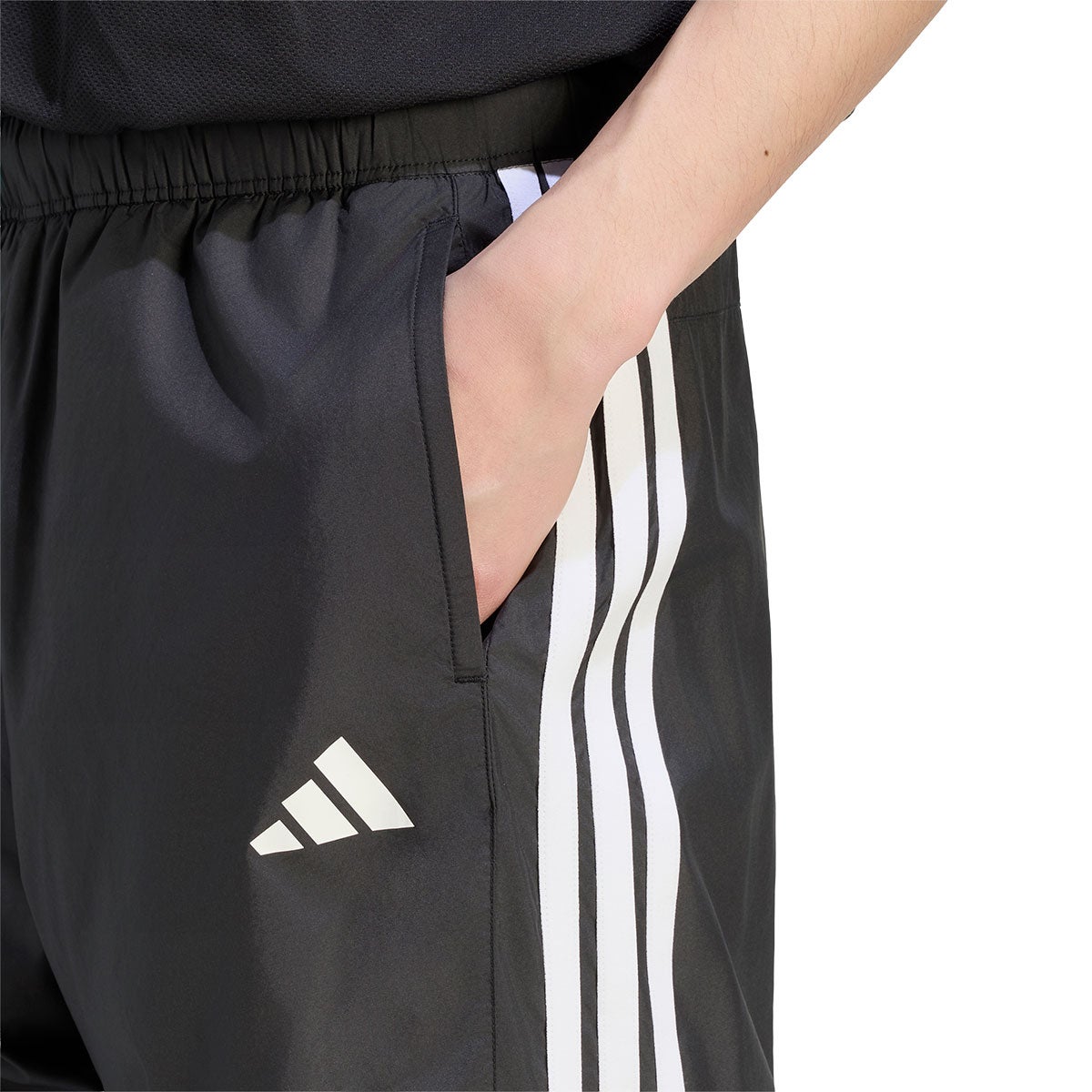 アディダス adidas マストハブ スリーストライプス 起毛トリコット裏地 オープンヘム パンツ ウインドパンツメンズ WK816 着用イメージ