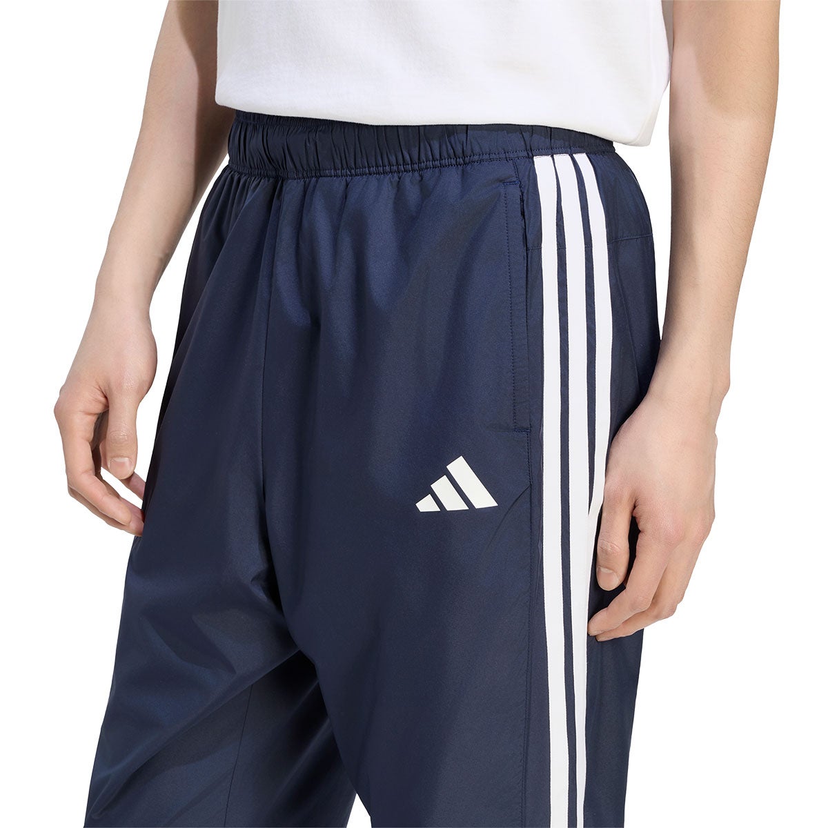 アディダス adidas マストハブ スリーストライプス 起毛トリコット裏地 オープンヘム パンツ ウインドパンツメンズ WK816 着用イメージ