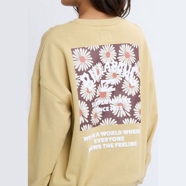 ビラボン BILLABONG SQUARE LOGO BOY FIT CREW スウェットトレーナーウィメンズ BF014004 着用イメージ