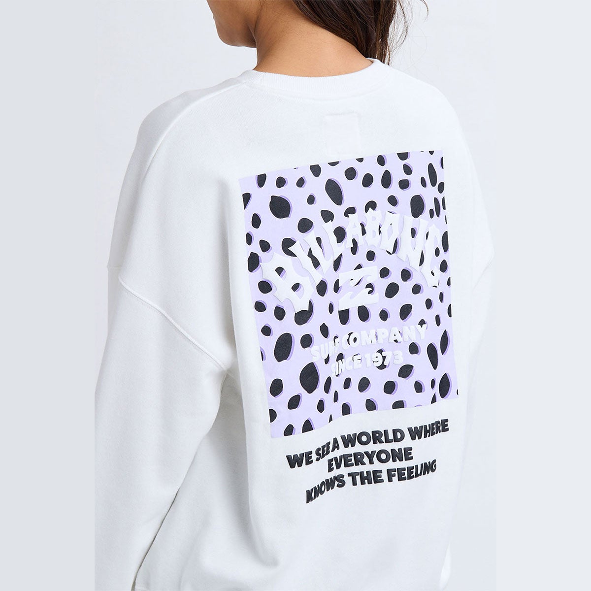 ビラボン BILLABONG SQUARE LOGO BOY FIT CREW スウェットトレーナーウィメンズ BF014004 着用イメージ