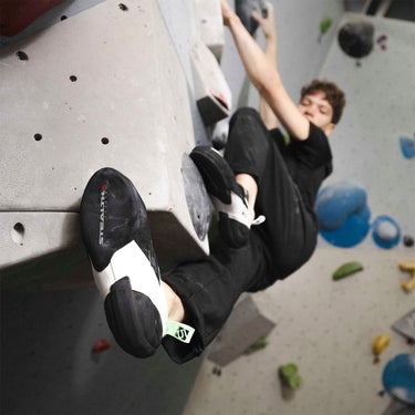 アディダス adidas ファイブテン ハイアングル クライミング / Five Ten Hiangle Climbing シューズ ホワイト EE9033 使用イメージ