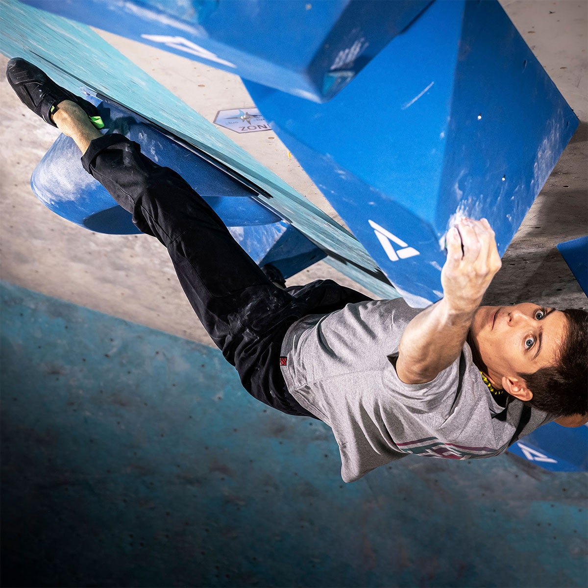 アディダス adidas ファイブテン ハイアングル プロ コンペティション クライミング / Five Ten Hiangle Pro Competition Climbing シューズ ブラック FV4744 使用イメージ