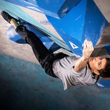 アディダス adidas ファイブテン ハイアングル プロ コンペティション クライミング / Five Ten Hiangle Pro Competition Climbing シューズ ブラック FV4744 使用イメージ