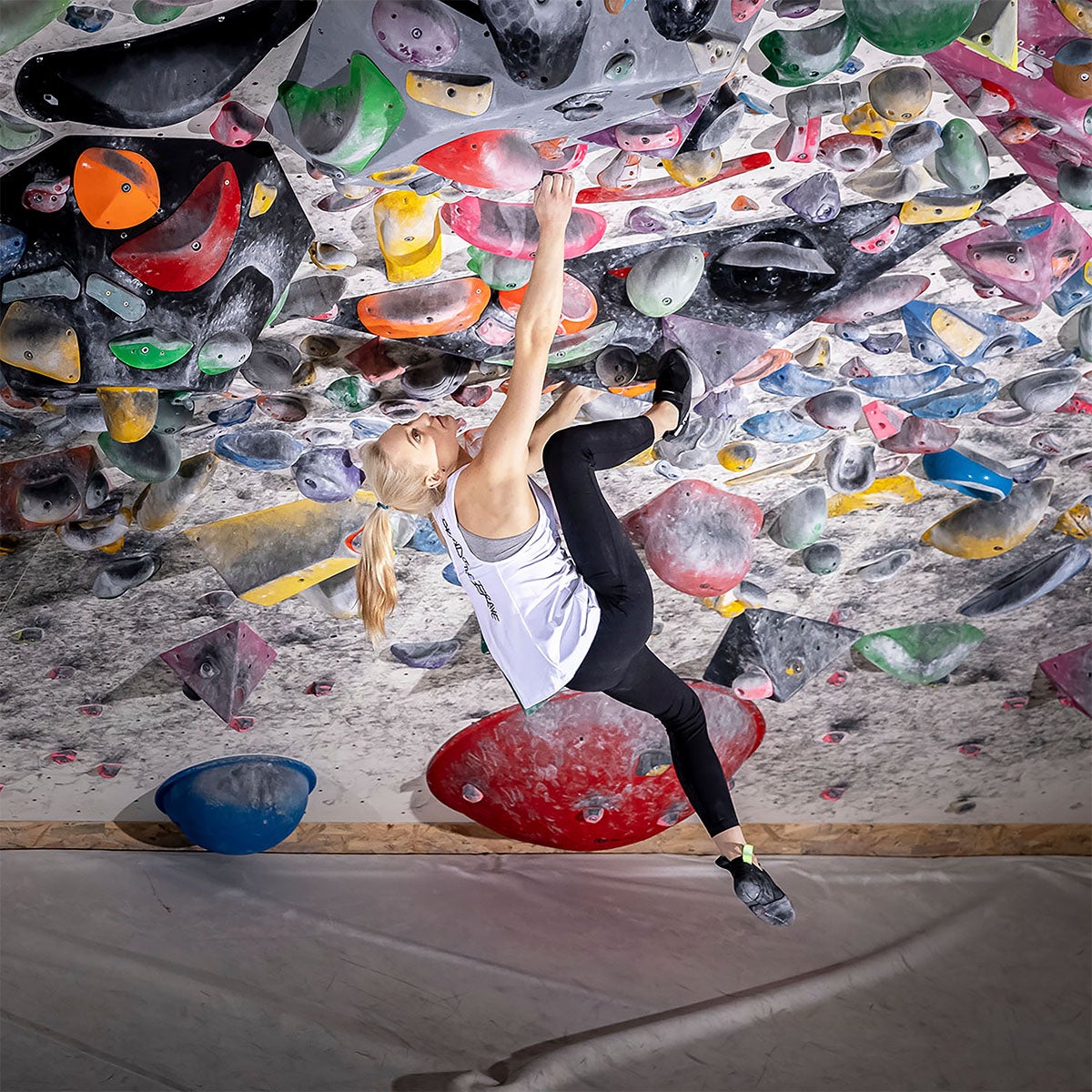 アディダス adidas ファイブテン ハイアングル プロ コンペティション クライミング / Five Ten Hiangle Pro Competition Climbing シューズ ブラック FV4744 使用イメージ