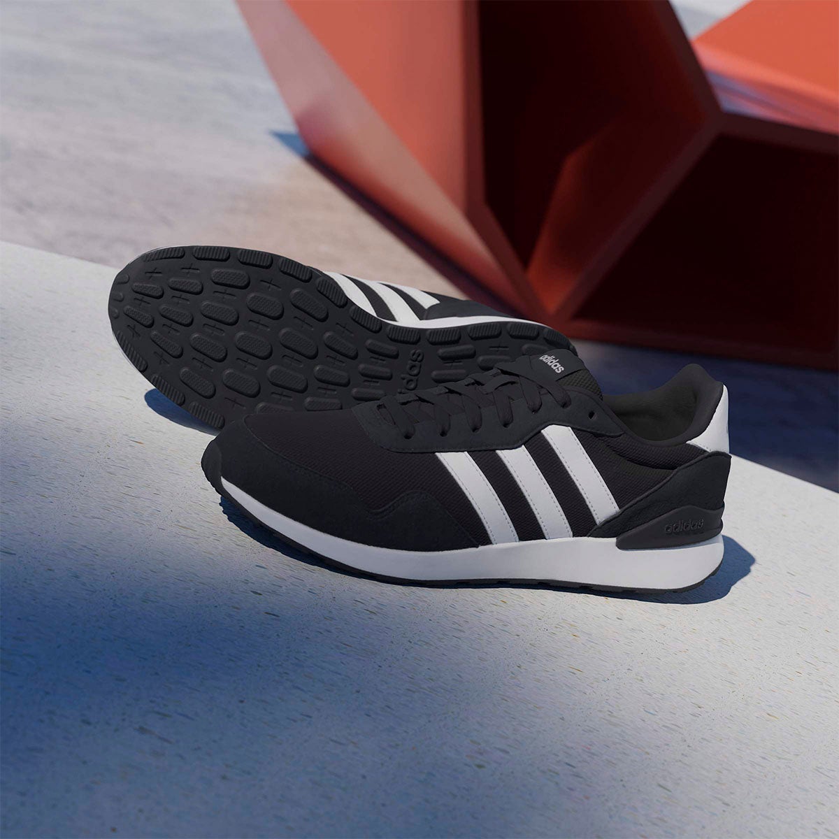 アディダス adidas ラン 60s 4.0 シューズ シューズ ブラック JR6622 使用イメージ