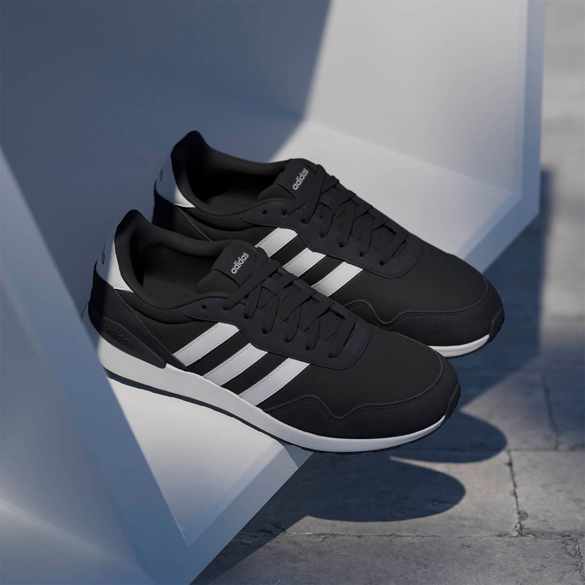 アディダス adidas ラン 60s 4.0 シューズ シューズ ブラック JR6622 使用イメージ