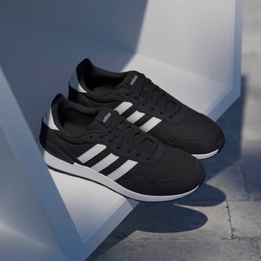 アディダス adidas ラン 60s 4.0 シューズ シューズ ブラック JR6622 使用イメージ