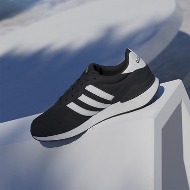 アディダス adidas ラン 60s 4.0 シューズ シューズ ブラック JR6622 使用イメージ