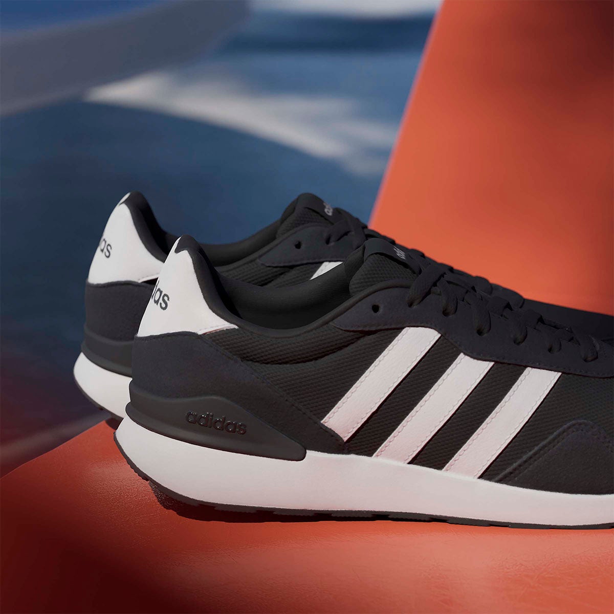 アディダス adidas ラン 60s 4.0 シューズ シューズ ブラック JR6622 使用イメージ