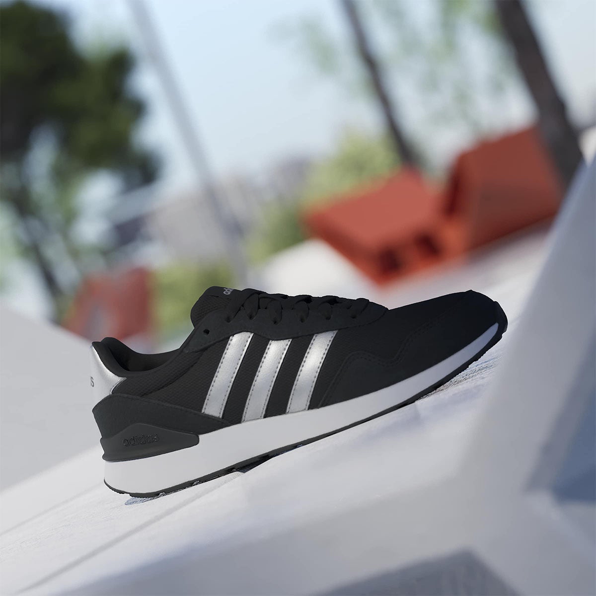 アディダス adidas ラン 60s 4.0 / Run 60s 4.0 Shoes シューズＷ ブラック JR6626 使用イメージ