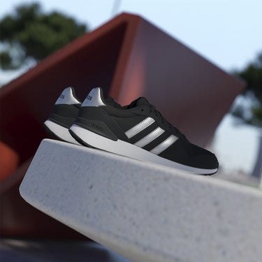 アディダス adidas ラン 60s 4.0 / Run 60s 4.0 Shoes シューズＷ ブラック JR6626 使用イメージ