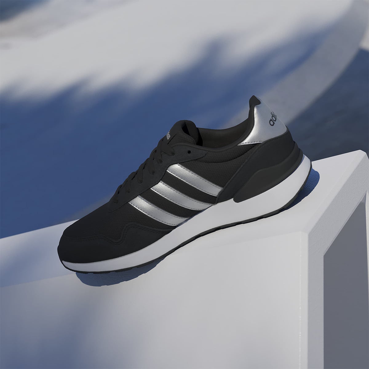 アディダス adidas ラン 60s 4.0 / Run 60s 4.0 Shoes シューズＷ ブラック JR6626 使用イメージ