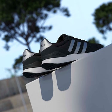 アディダス adidas ラン 60s 4.0 / Run 60s 4.0 Shoes シューズＷ ブラック JR6626 使用イメージ