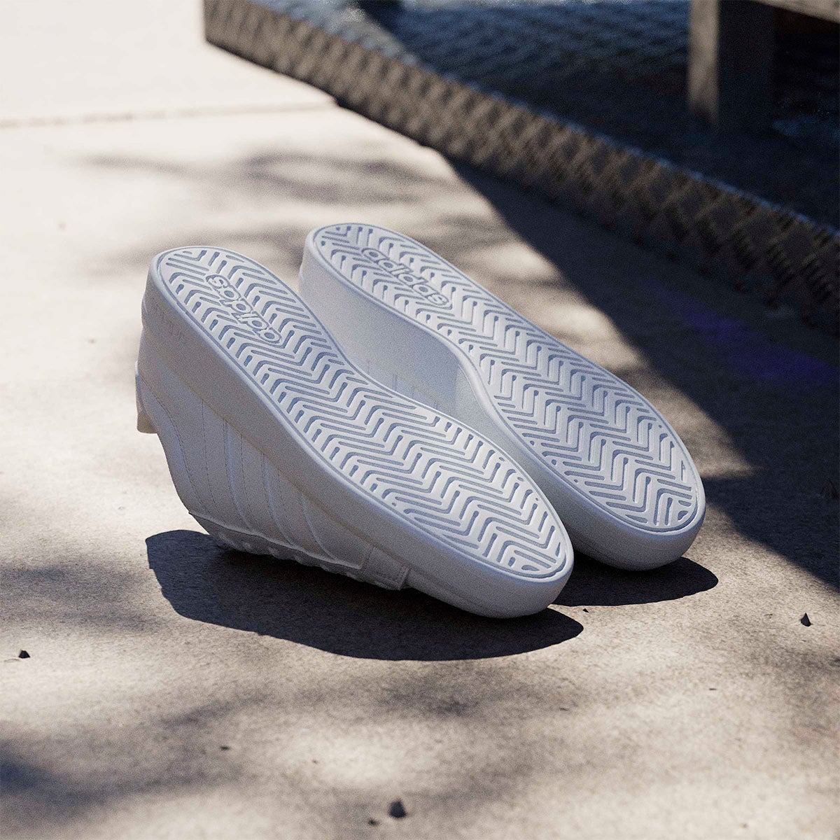 アディダス adidas グランドコートベース3.0 / GRANDCOURTBASE 3.0 シューズ ホワイト HQ0080 使用イメージ