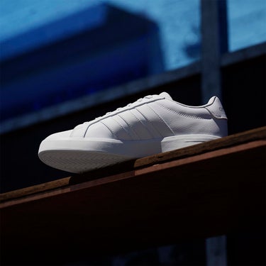アディダス adidas グランドコートベース3.0 / GRANDCOURTBASE 3.0 シューズ ホワイト HQ0080 使用イメージ
