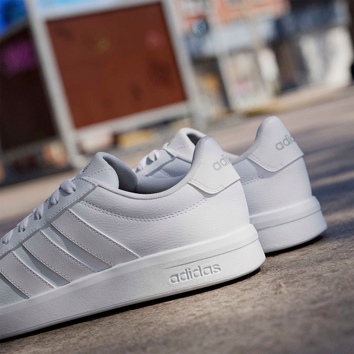 アディダス adidas グランドコートベース3.0 / GRANDCOURTBASE 3.0 シューズ ホワイト HQ0080 使用イメージ