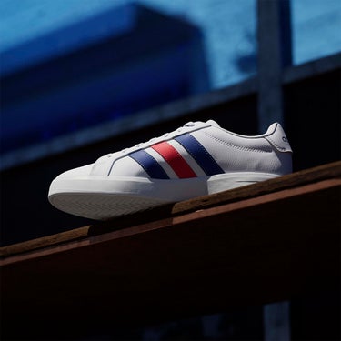 アディダス adidas グランドコートベース3.0 / GRANDCOURTBASE 3.0 シューズ ホワイト HQ0081 使用イメージ