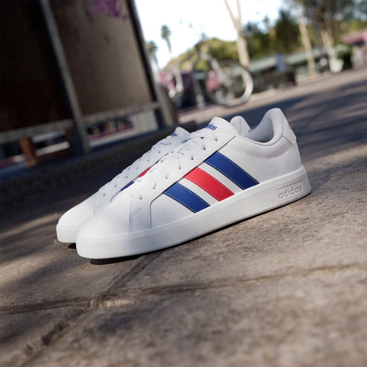 アディダス adidas グランドコートベース3.0 / GRANDCOURTBASE 3.0 シューズ ホワイト HQ0081 使用イメージ