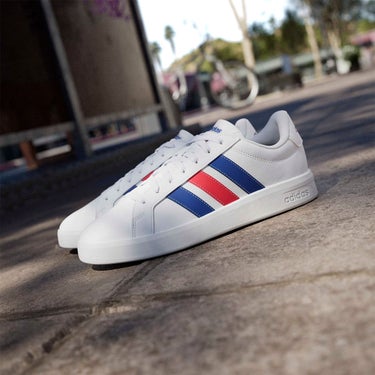 アディダス adidas グランドコートベース3.0 / GRANDCOURTBASE 3.0 シューズ ホワイト HQ0081 使用イメージ