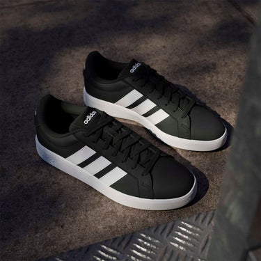 アディダス adidas グランドコートベース3.0 / GRANDCOURTBASE 3.0 シューズ ブラック HQ0082 使用イメージ