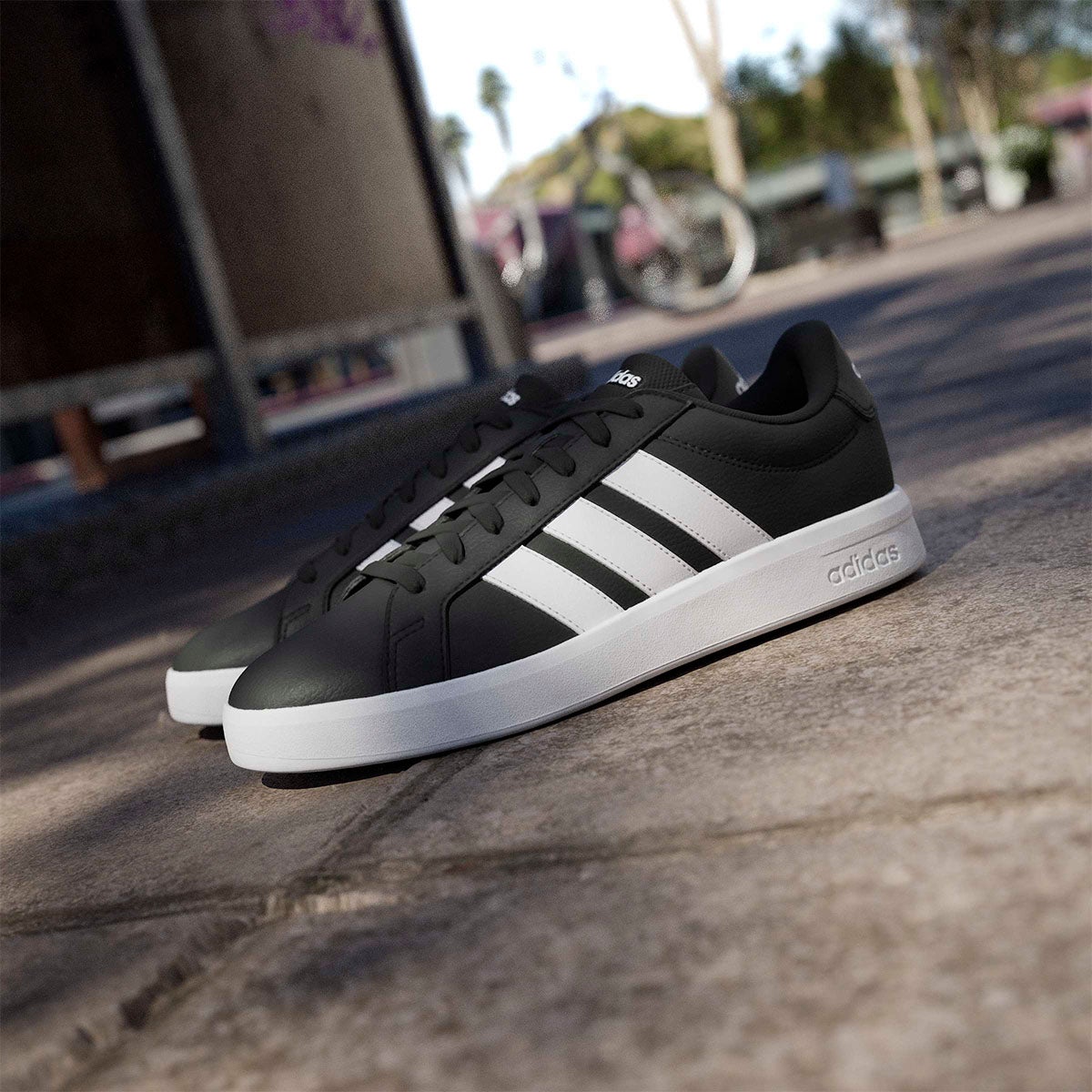 アディダス adidas グランドコートベース3.0 / GRANDCOURTBASE 3.0 シューズ ブラック HQ0082 使用イメージ