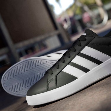 アディダス adidas グランドコートベース3.0 / GRANDCOURTBASE 3.0 シューズ ブラック HQ0082 使用イメージ