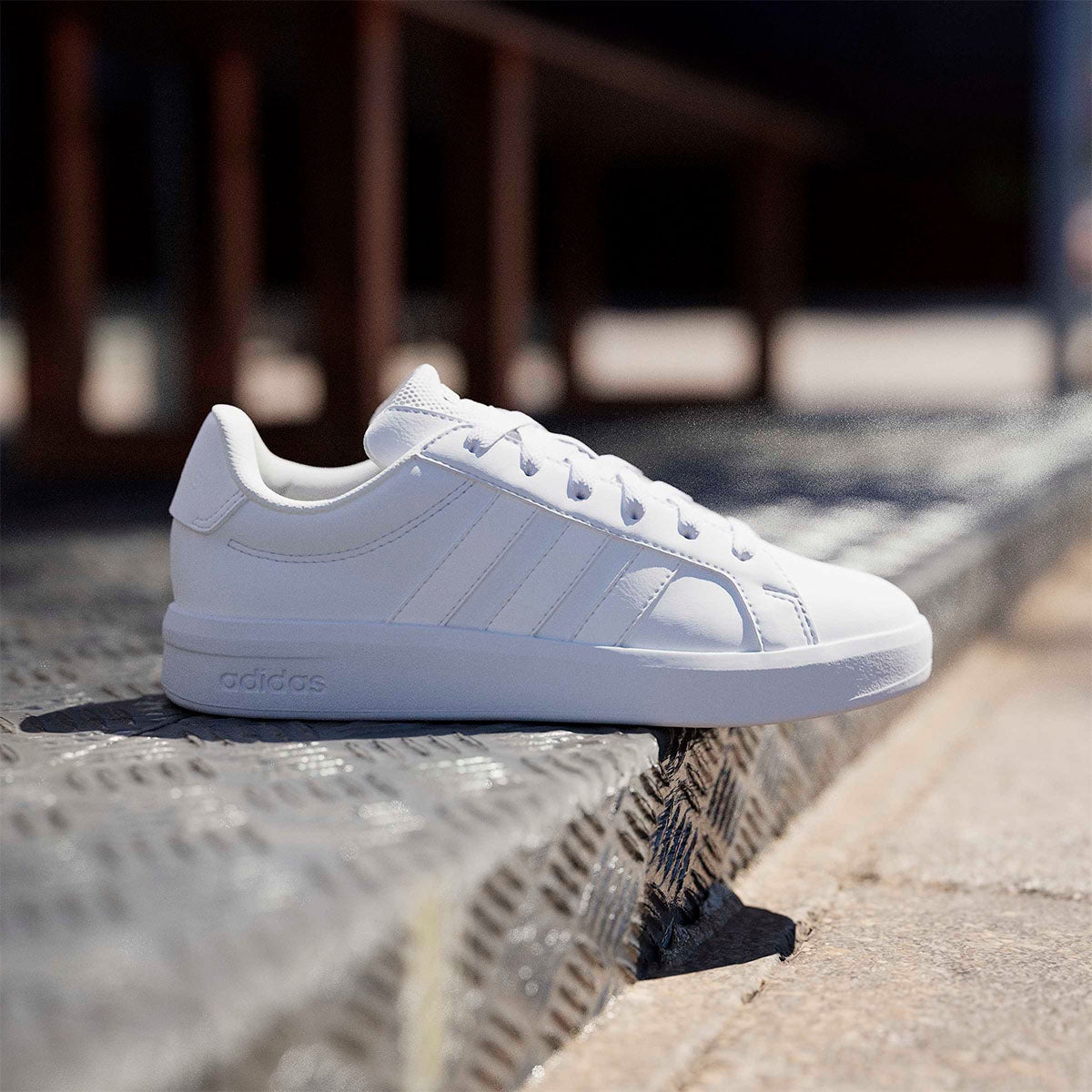 アディダス adidas グランドコート3.0ジュニア / Grand Court 3.0 Junior シューズ ホワイト JP9110 使用イメージ