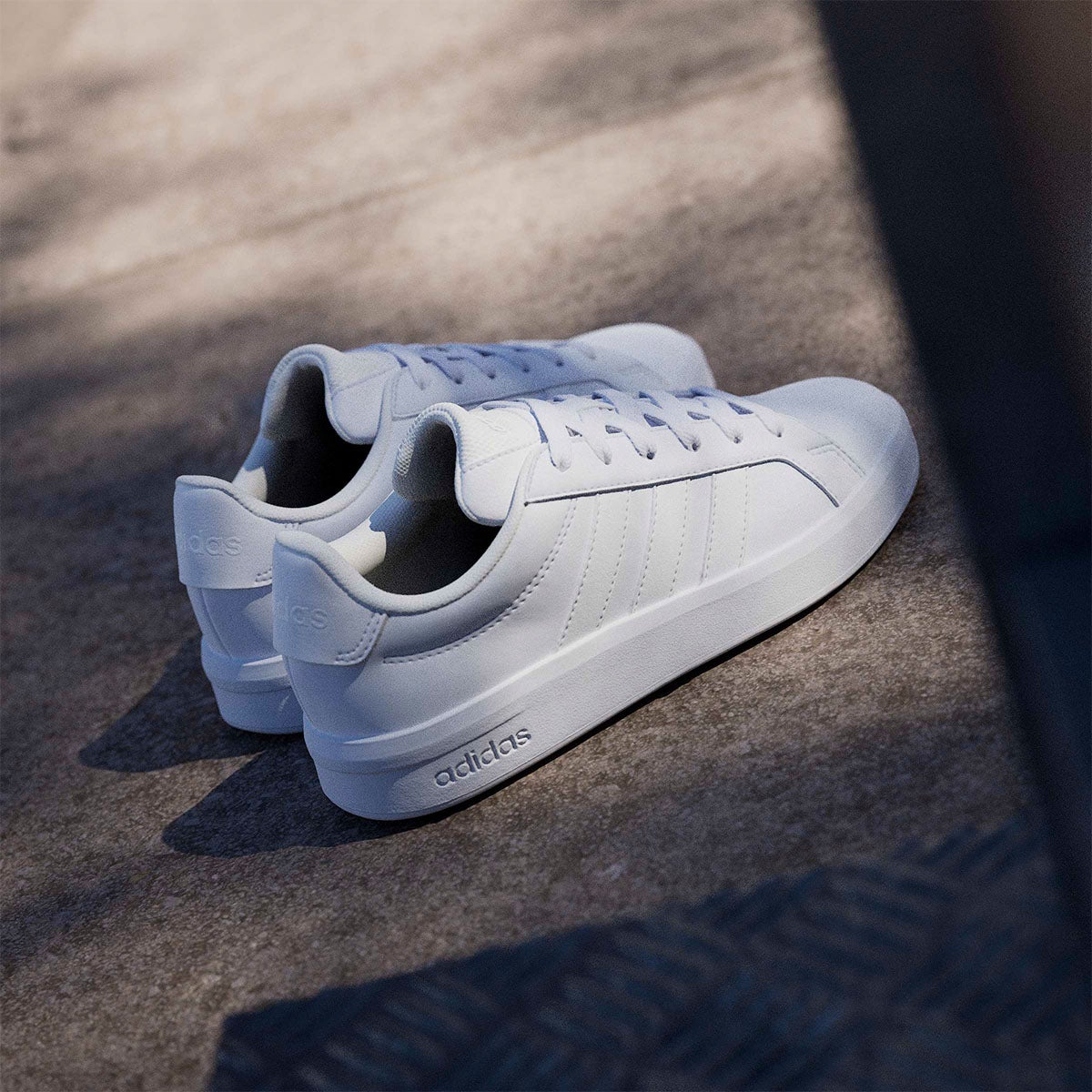 アディダス adidas グランドコート3.0ジュニア / Grand Court 3.0 Junior シューズ ホワイト JP9110 使用イメージ