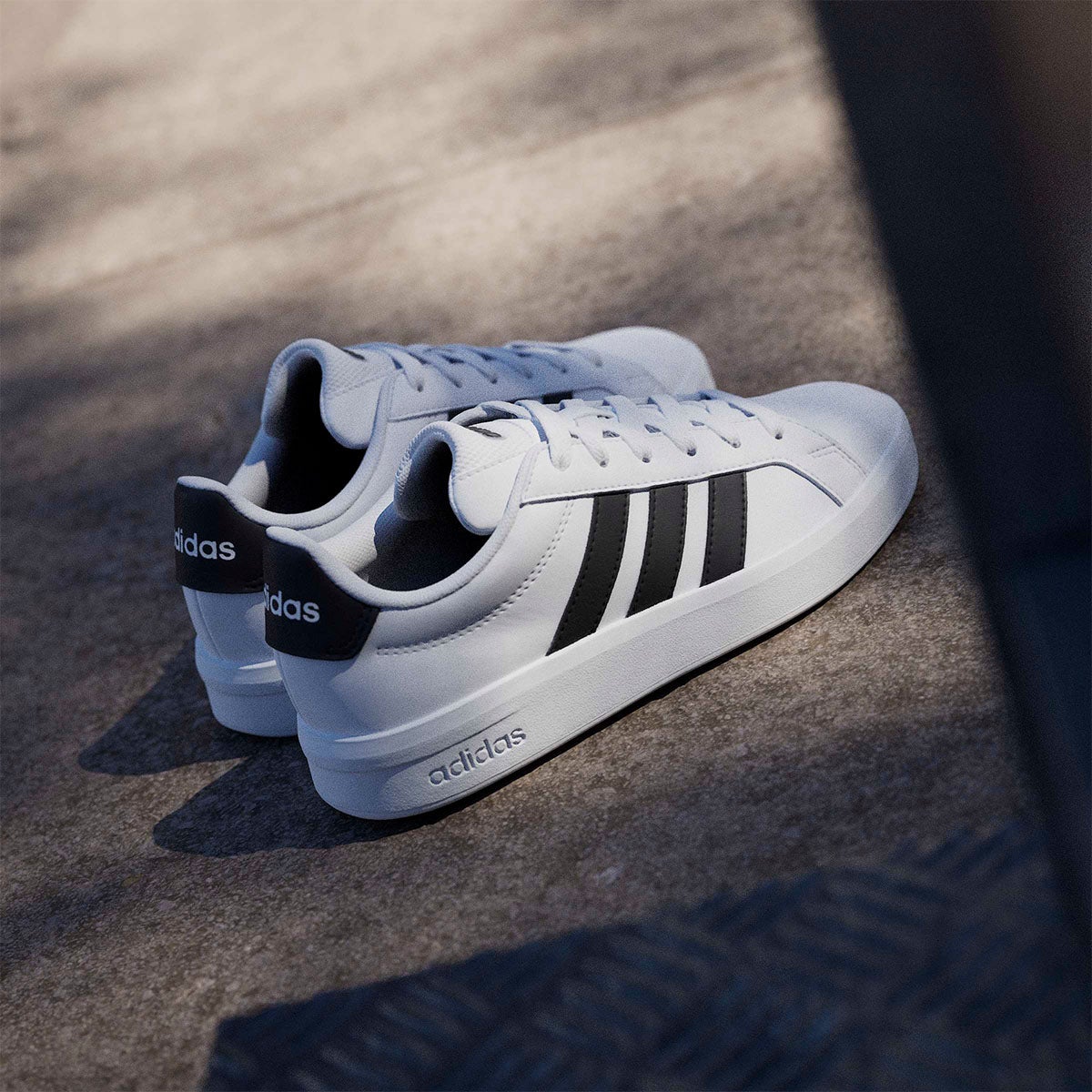 アディダス adidas グランドコート3.0ジュニア / Grand Court 3.0 Junior シューズ ホワイト JP9365 使用イメージ