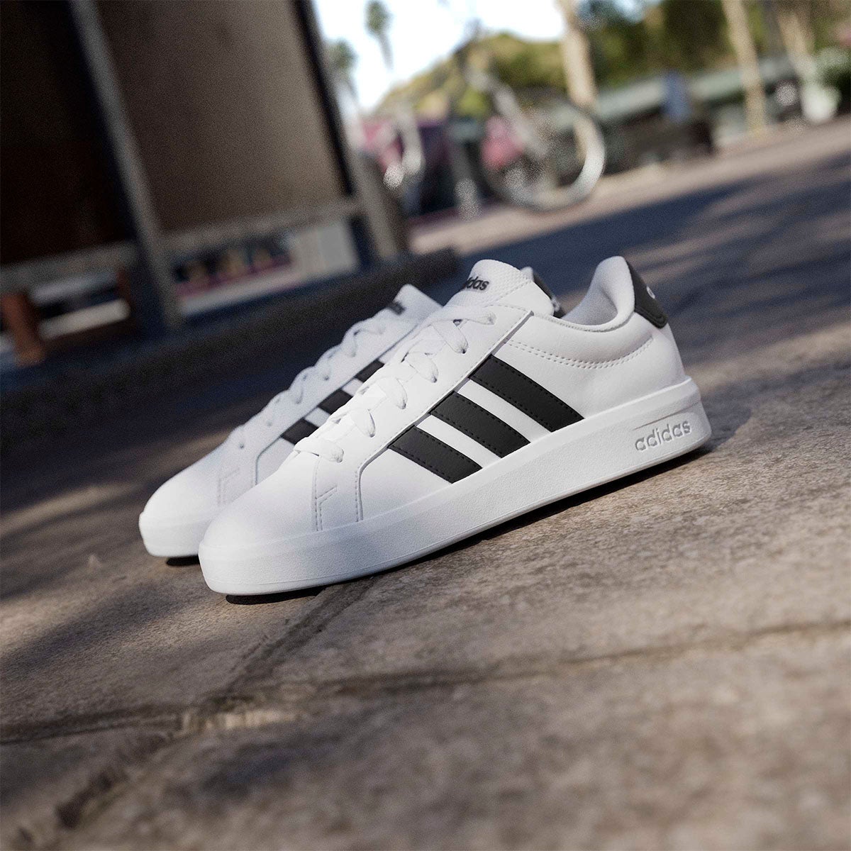 アディダス adidas グランドコート3.0ジュニア / Grand Court 3.0 Junior シューズ ホワイト JP9365 使用イメージ