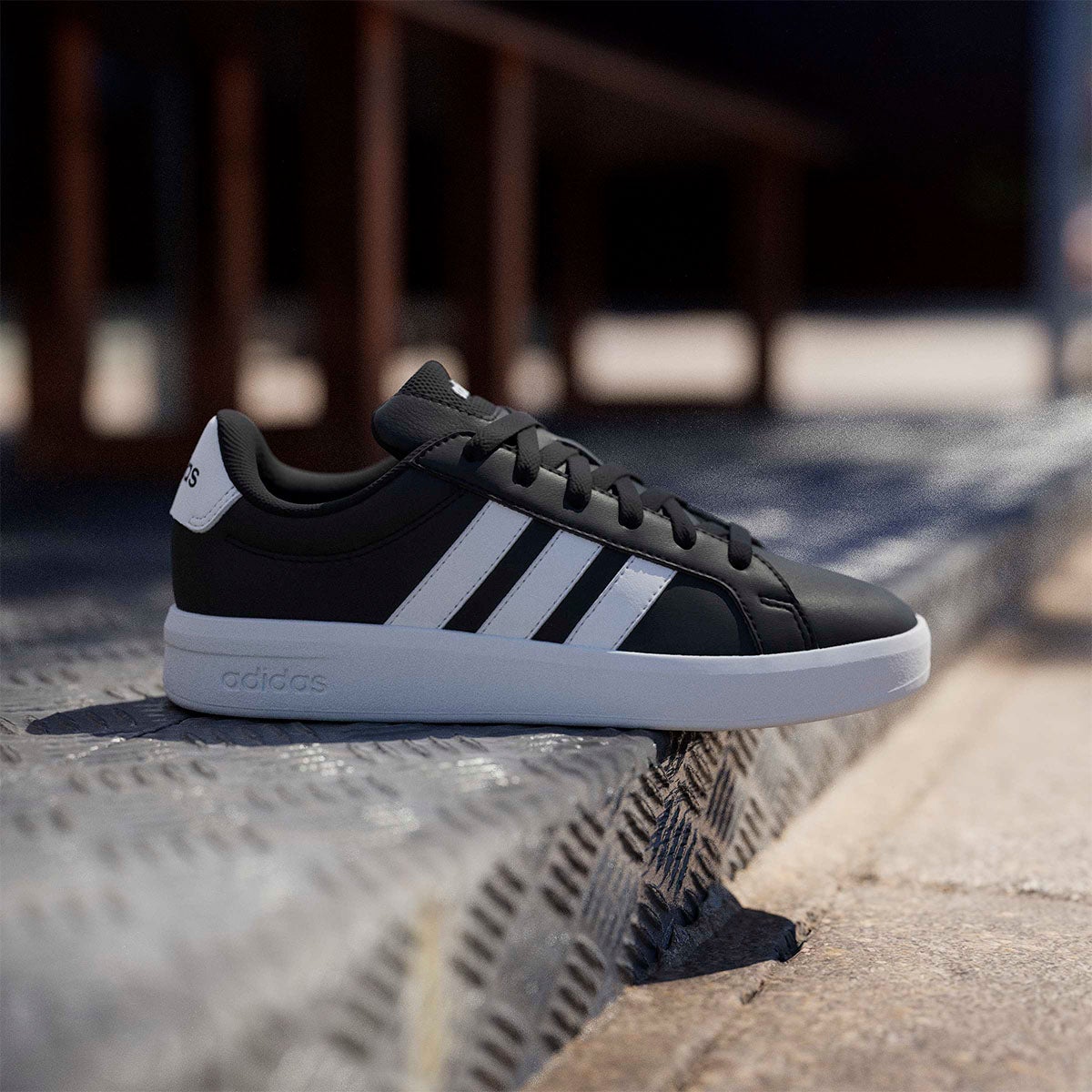 アディダス adidas グランドコート3.0ジュニア / Grand Court 3.0 Junior シューズ KIDS ブラック JP9366 使用イメージ