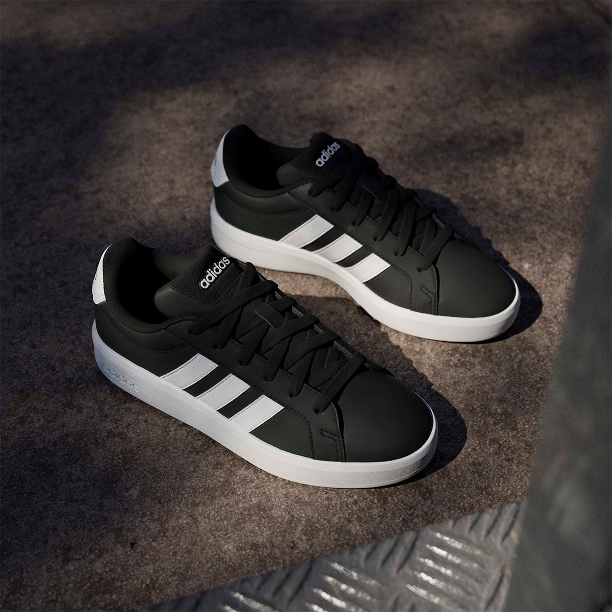 アディダス adidas グランドコート3.0ジュニア / Grand Court 3.0 Junior シューズ KIDS ブラック JP9366 使用イメージ