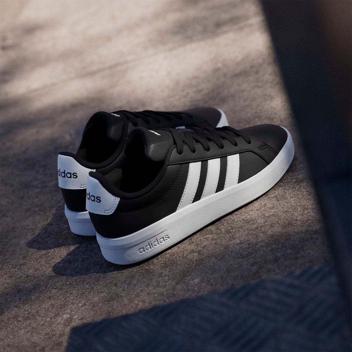 アディダス adidas グランドコート3.0ジュニア / Grand Court 3.0 Junior シューズ KIDS ブラック JP9366 使用イメージ