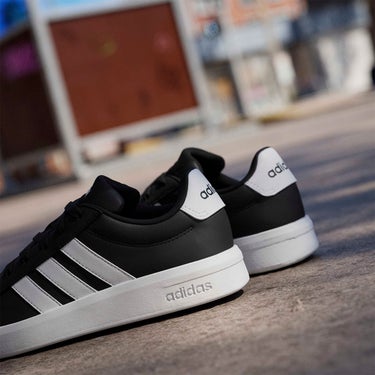 アディダス adidas グランドコート3.0ジュニア / Grand Court 3.0 Junior シューズ KIDS ブラック JP9366 使用イメージ