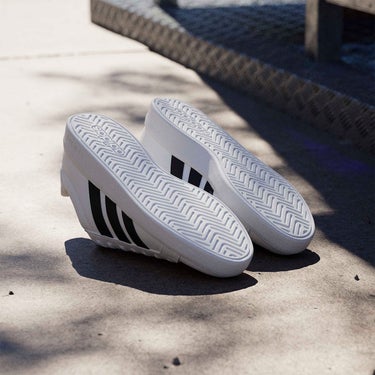 アディダス adidas グランドコートベース3.0 / GRANDCOURTBASE 3.0 シューズ ホワイト JR4613 使用イメージ