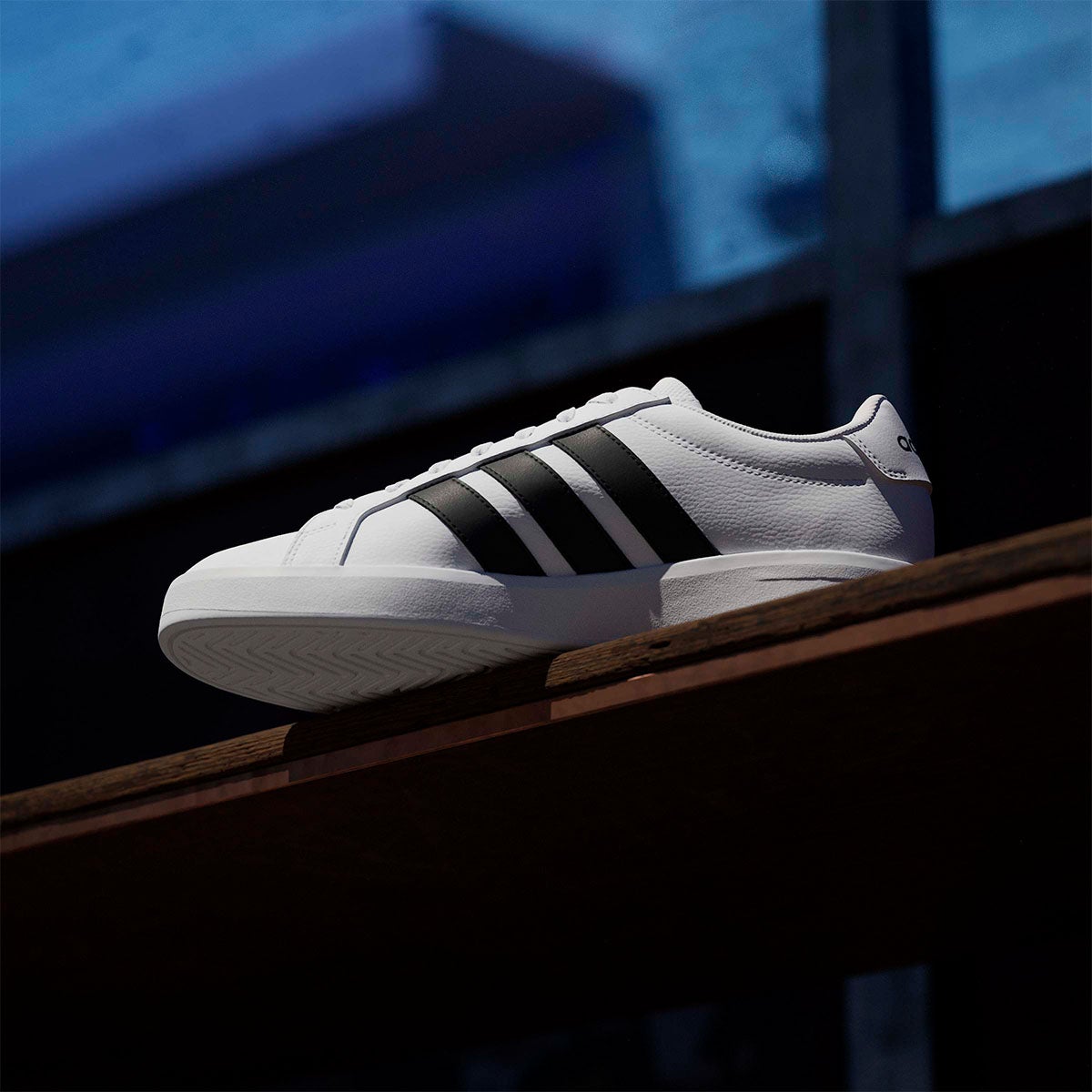アディダス adidas グランドコートベース3.0 / GRANDCOURTBASE 3.0 シューズ ホワイト JR4613 使用イメージ