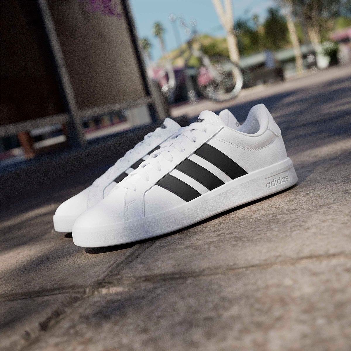 アディダス adidas グランドコートベース3.0 / GRANDCOURTBASE 3.0 シューズ ホワイト JR4613 使用イメージ