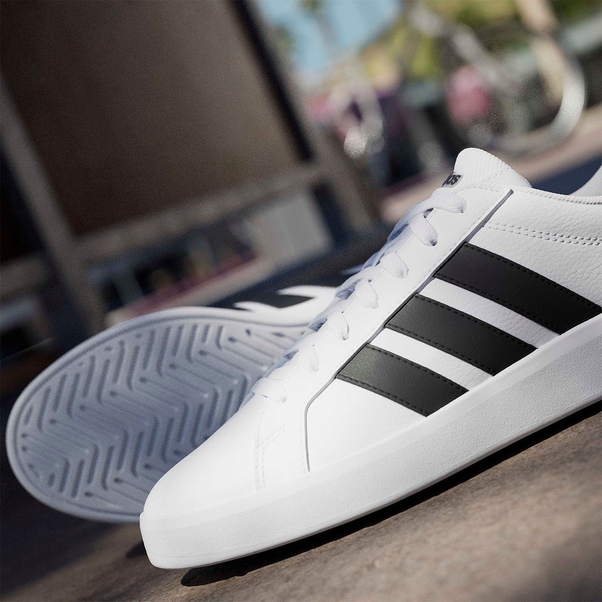 アディダス adidas グランドコートベース3.0 / GRANDCOURTBASE 3.0 シューズ ホワイト JR4613 使用イメージ