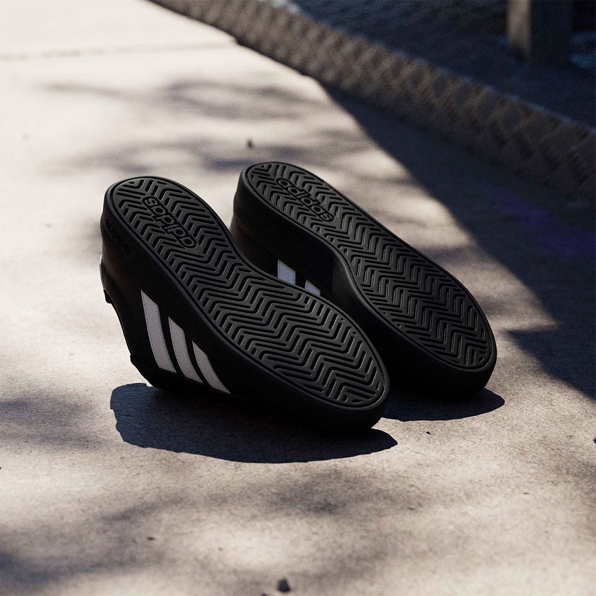 アディダス adidas グランドコート3.0ジュニア / Grand Court 3.0 Junior シューズ ホワイト KJ4367 使用イメージ