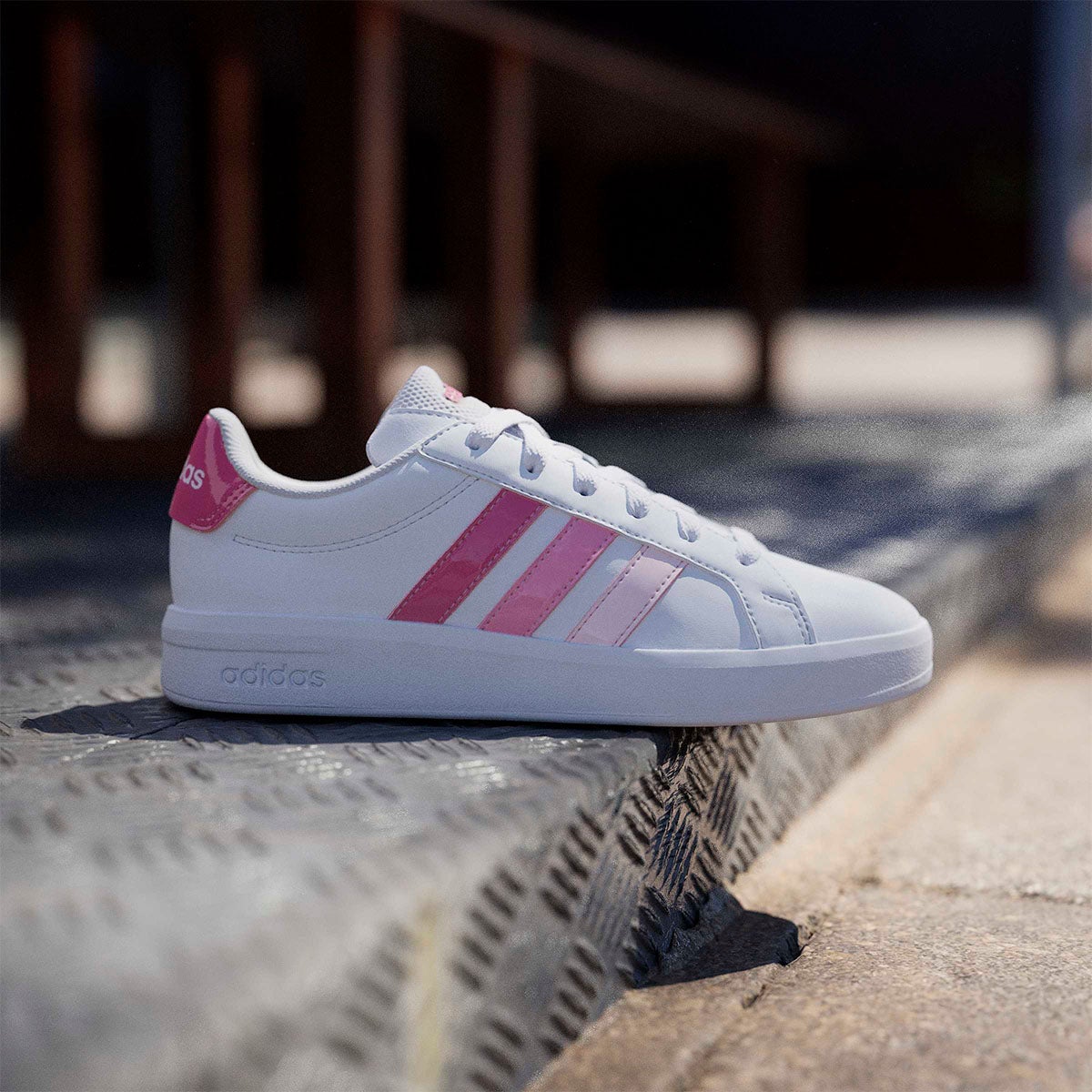 アディダス adidas グランドコート3.0ジュニア / Grand Court 3.0 Junior シューズ ホワイト KJ4368 使用イメージ