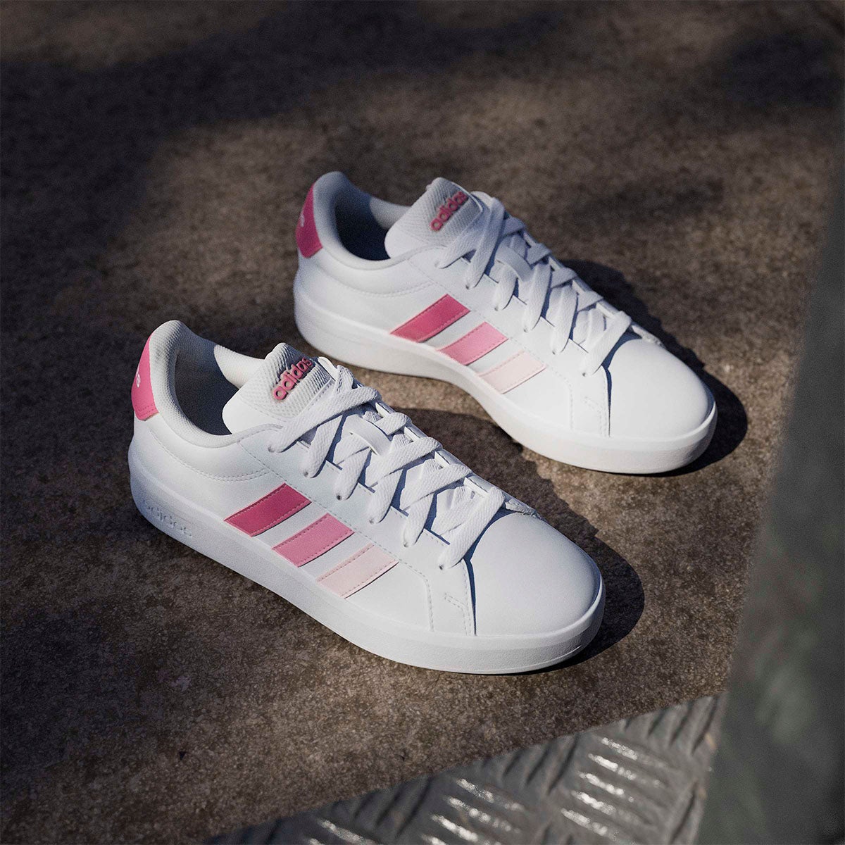 アディダス adidas グランドコート3.0ジュニア / Grand Court 3.0 Junior シューズ ホワイト KJ4368 使用イメージ