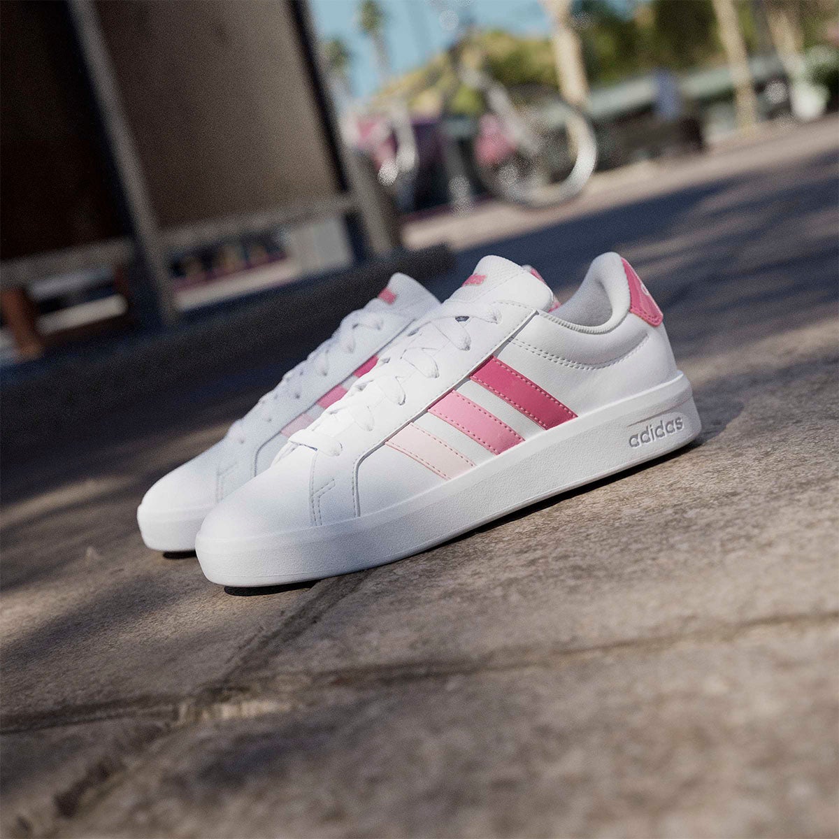 アディダス adidas グランドコート3.0ジュニア / Grand Court 3.0 Junior シューズ ホワイト KJ4368 使用イメージ