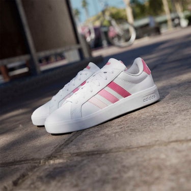 アディダス adidas グランドコート3.0ジュニア / Grand Court 3.0 Junior シューズ ホワイト KJ4368 使用イメージ