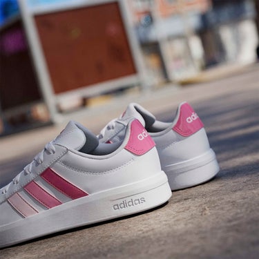 アディダス adidas グランドコート3.0ジュニア / Grand Court 3.0 Junior シューズ ホワイト KJ4368 使用イメージ