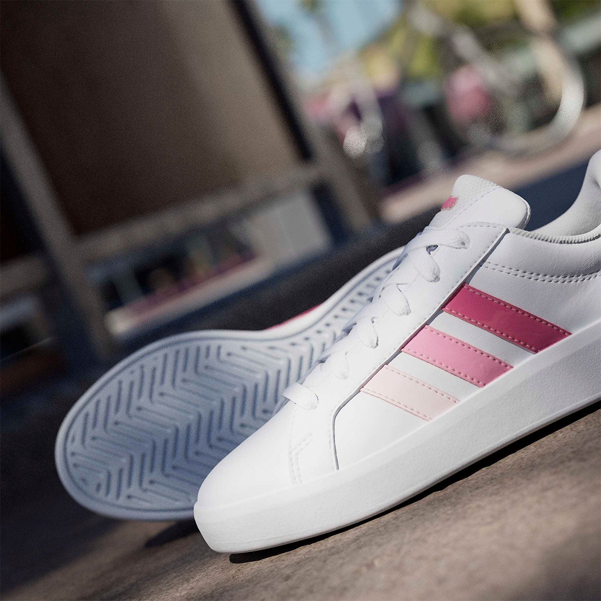 アディダス adidas グランドコート3.0ジュニア / Grand Court 3.0 Junior シューズ ホワイト KJ4368 使用イメージ