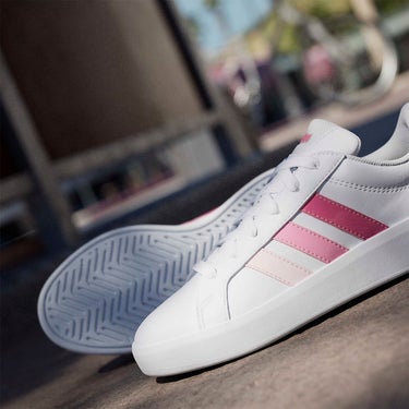 アディダス adidas グランドコート3.0ジュニア / Grand Court 3.0 Junior シューズ ホワイト KJ4368 使用イメージ